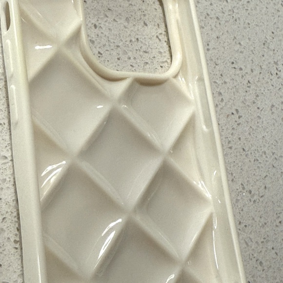 iPhone 14 Pro case with Pearl Hand Strap and Crossbody Strap - Picture 10 of 10